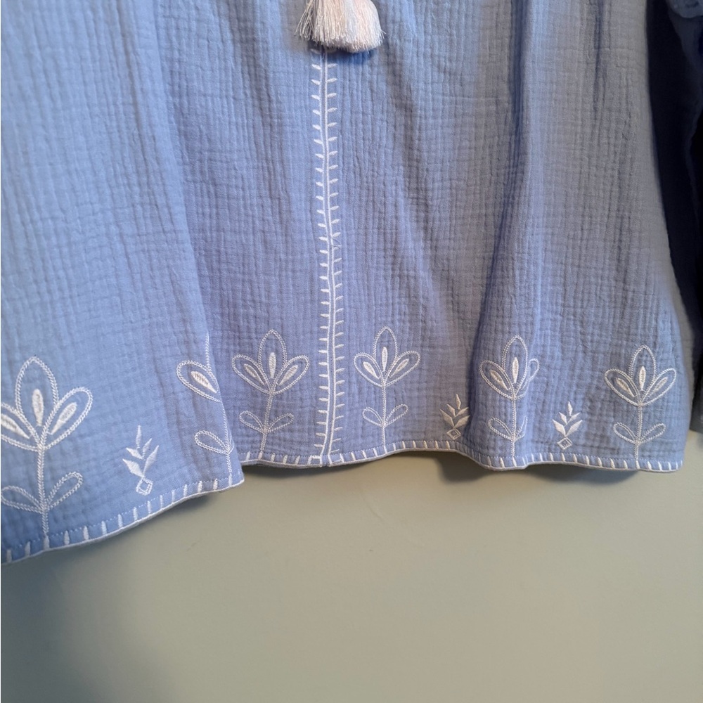 Easel Light Blue Blouse with White Embroidery gauze feminine soft - Picture 4 of 11